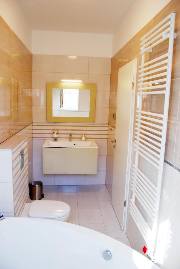 Luxurious Apartment With Balconies In Downtown Bp Βουδαπέστη Εξωτερικό φωτογραφία